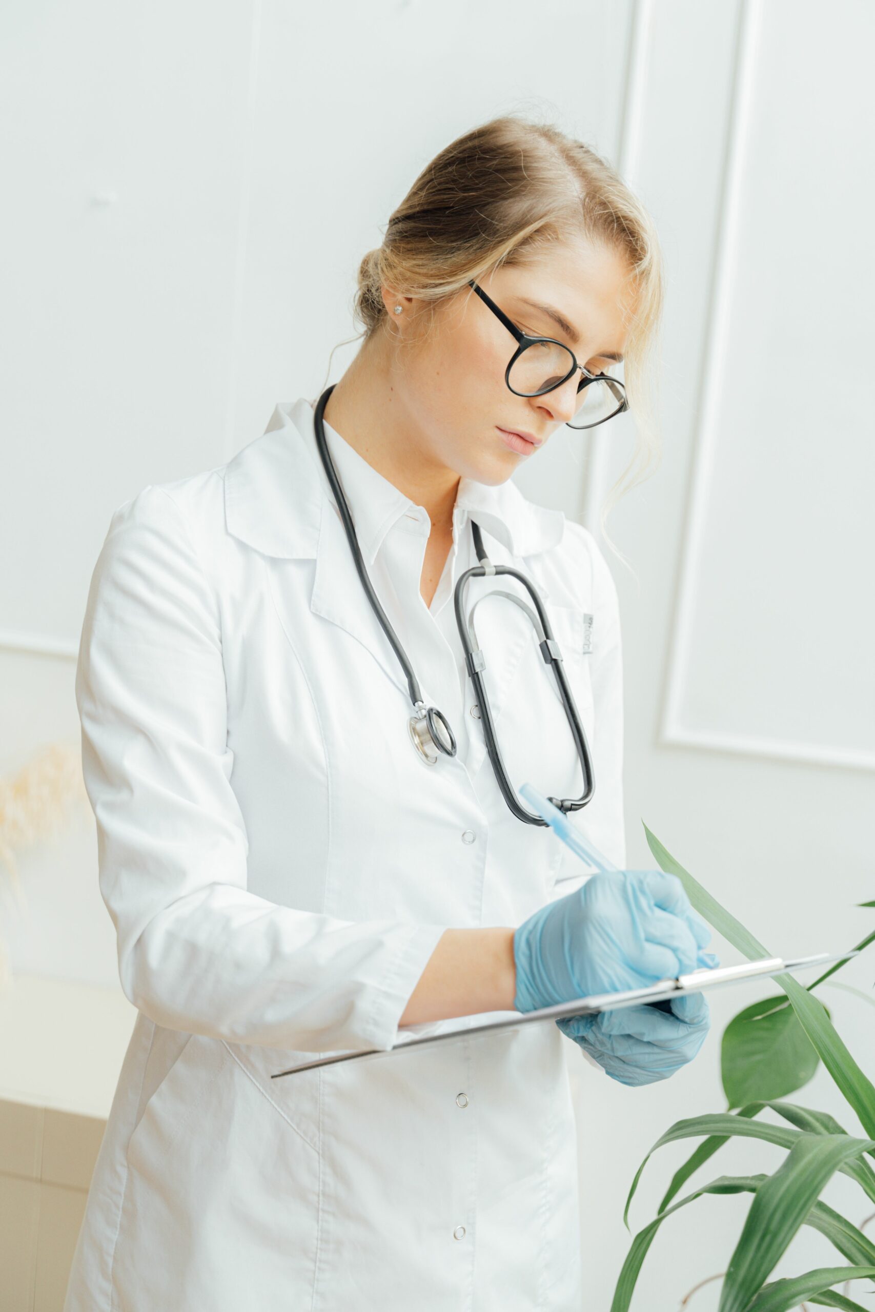 medecin femme photo scaled