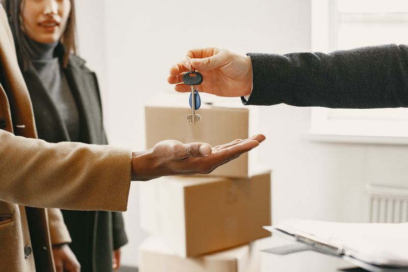 Remise des clés d'un nouveau logement, un projet immobilier qui aboutit